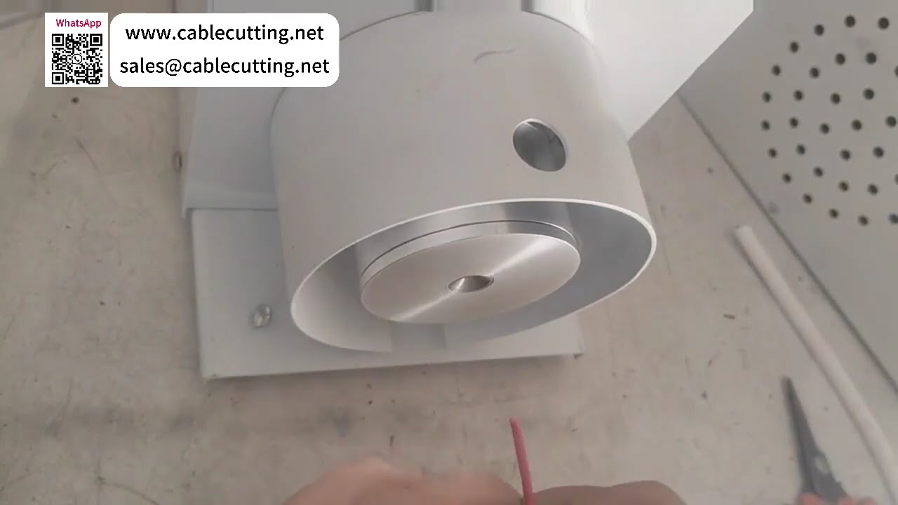 Máquina totalmente elétrica para decapagem e torção de cabos de 16 AWG com comprimento de 5 mm. - Video