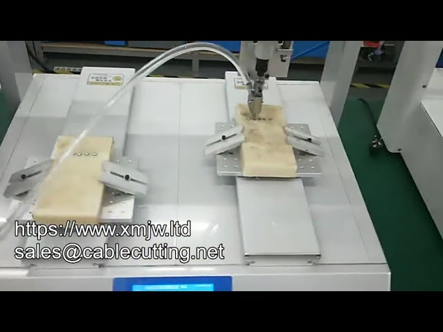 LEDパネル組立を自動化！作業台ロボット式ねじ締め機