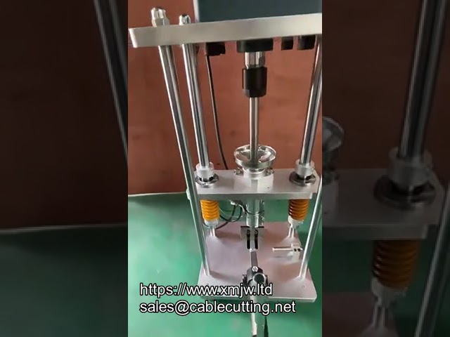 Mini Vertical Plastic Injection Molding Machine For Making Charger Power Cable-2