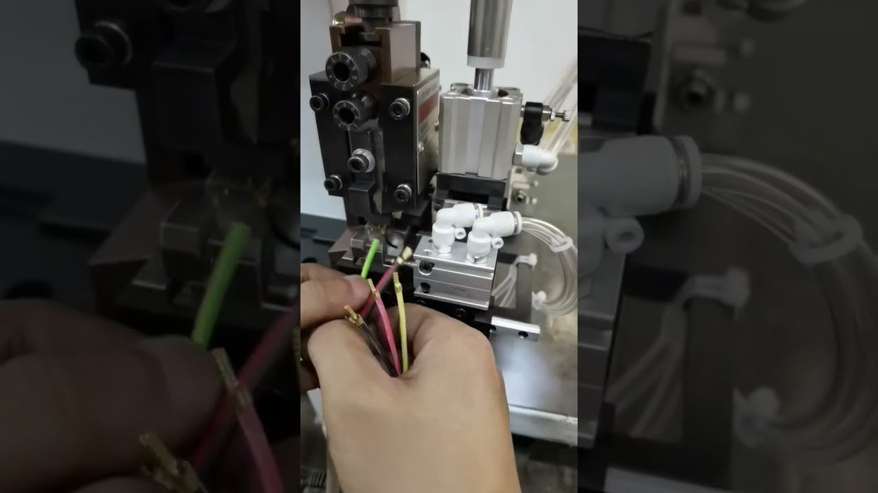 輸出仕様 ストレート連続ストリップ端子圧着機 #工場 #機械