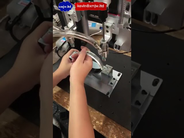 Automatic Screw Feeder and Locking Machine for Industrial Assembly